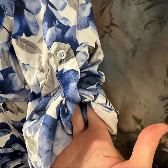 Calvin Klein Blue and White Floral Blouse - Picture 5 of 11